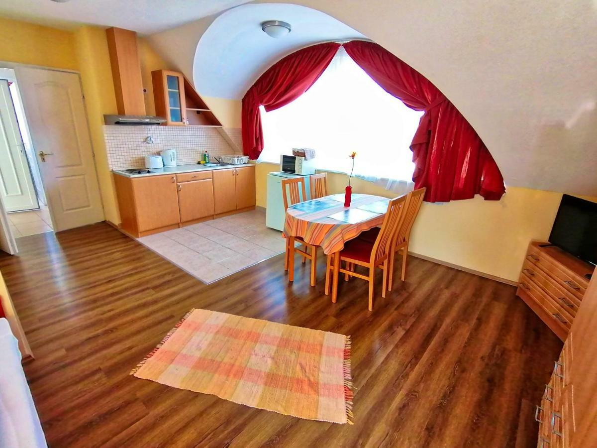 Villa Aida Apartman Гайдусобосло Екстер'єр фото